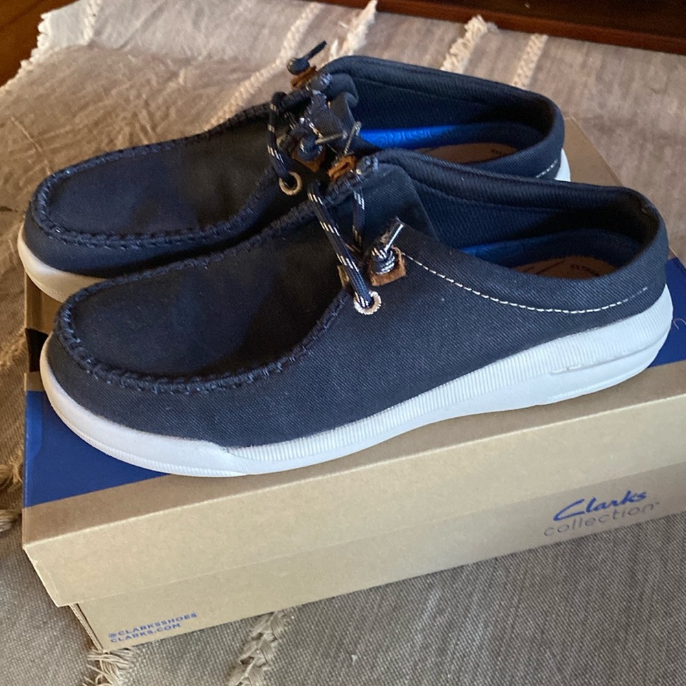 Clarks Driftlite size 8 slipon in navy UEC